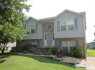409 Green Fields Ln, Frankfort, KY 40601