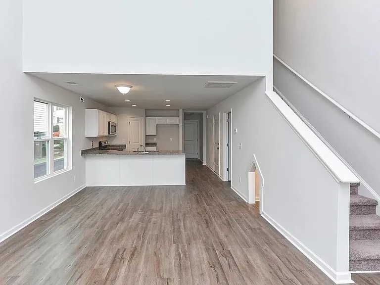2750 Prince Charles Ct — Photo 2