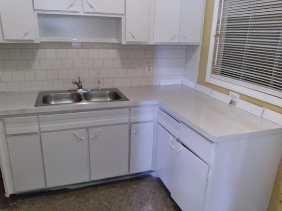 2nd image of 4018 River Hills Dr