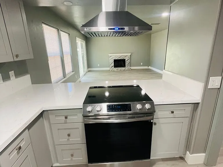 1085 Piedmont Dr — Photo 6