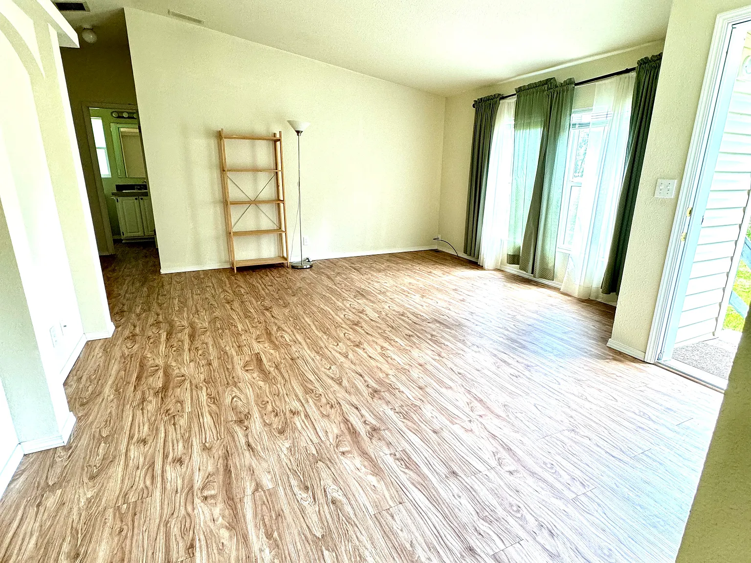 3 bed, 1100 sqft, $3,500 — Photo 3
