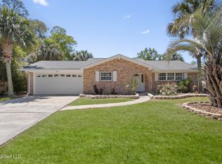 2637 Valleywood Dr, Gautier, MS 39553