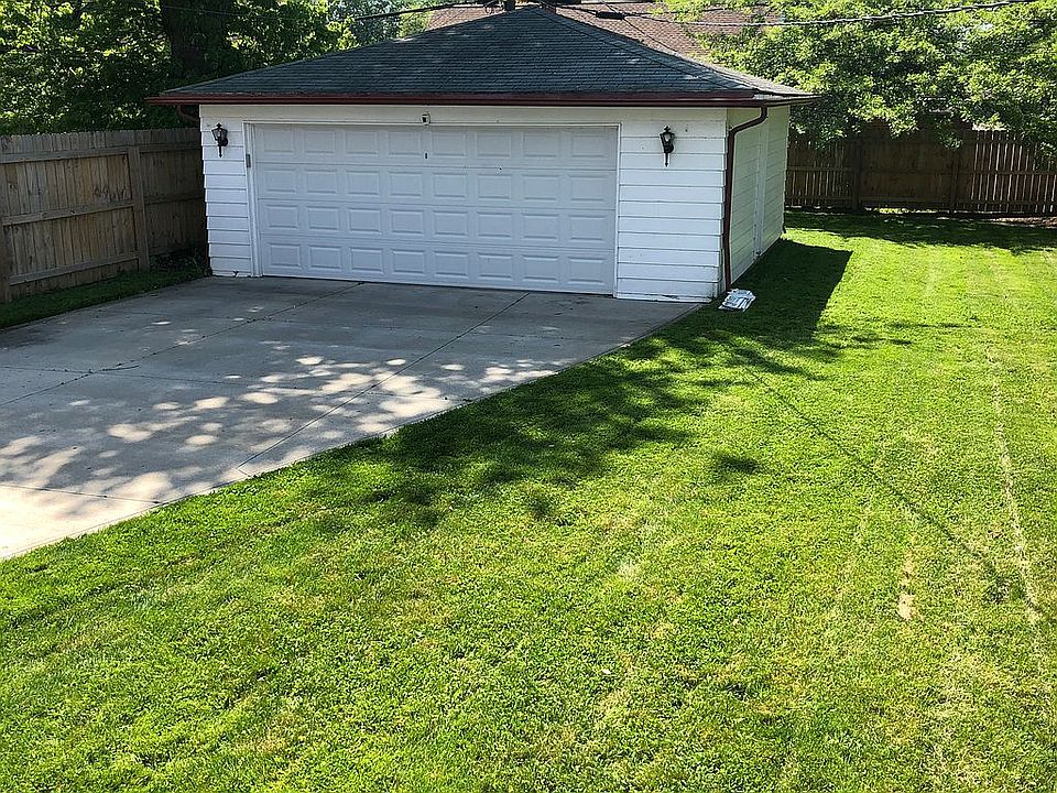 2nd image of 290 E 246th St