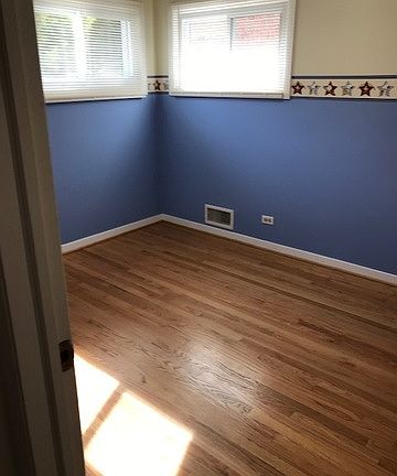 5th image of 7821 N Oconto Ave