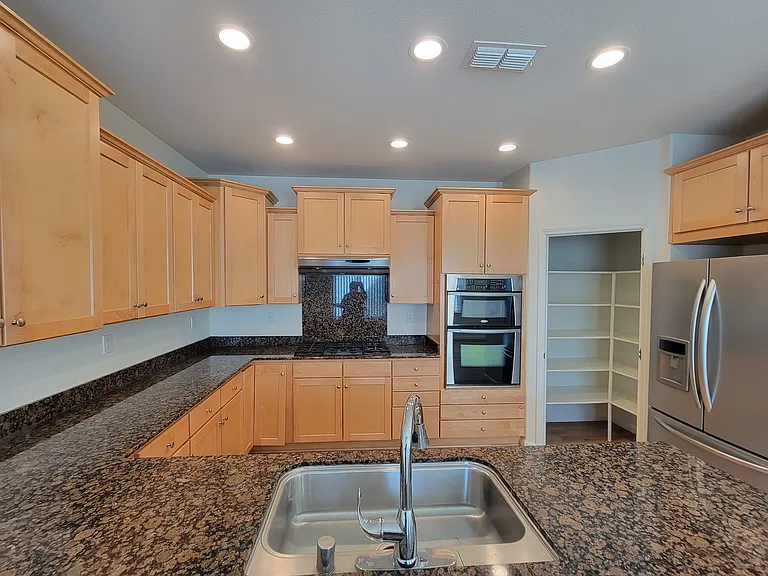 829 S 22nd St — Photo 3