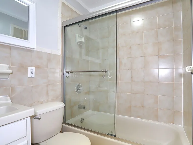 6311 Dewey Ave #15 — Photo 9