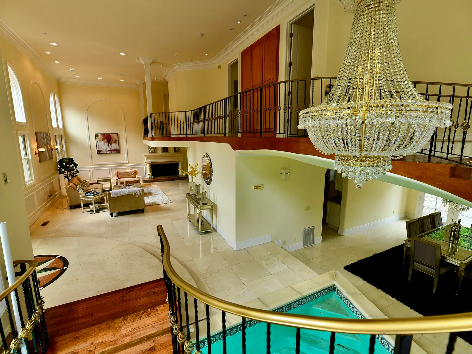 4 bed, 4700 sqft, $15,400 — Photo 2
