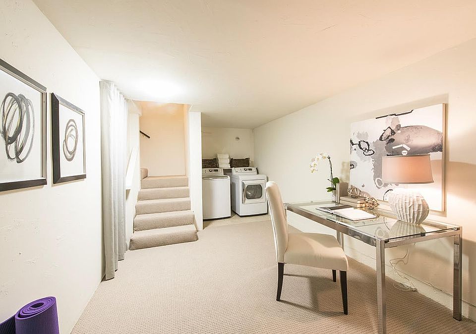 Basement w Washer/Dryer