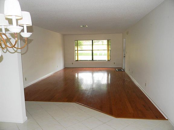 3rd image of 9835 Tabebuia Tree Dr APT B
