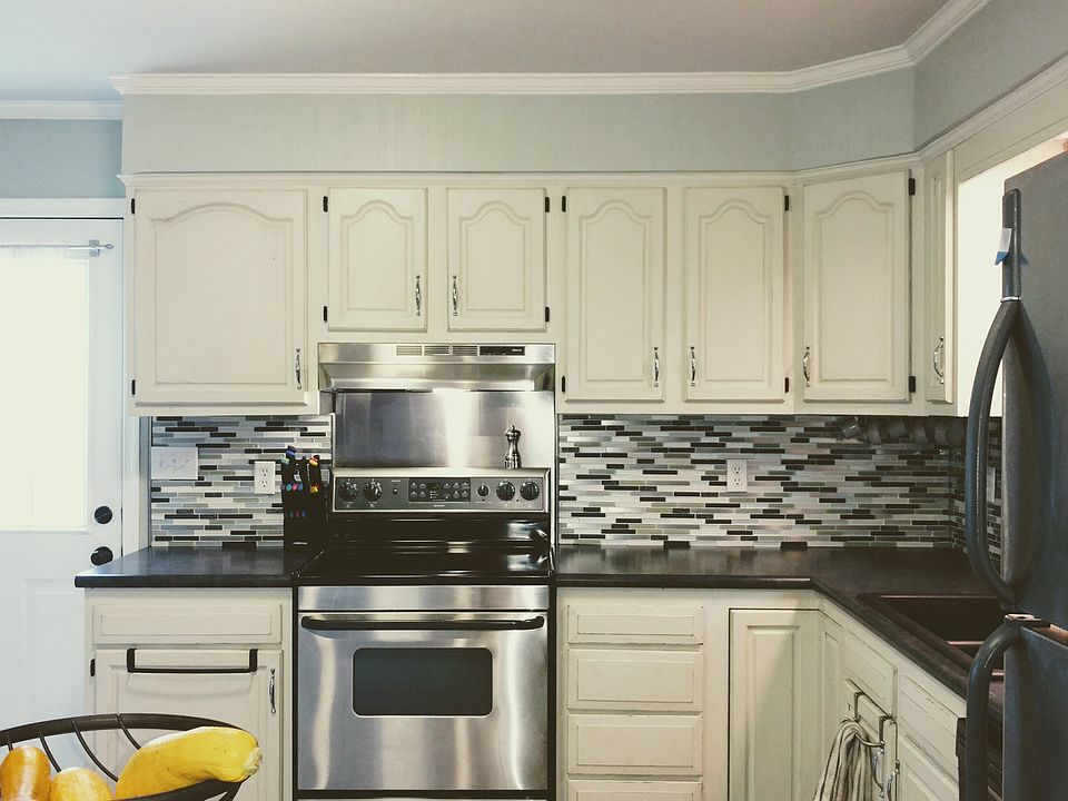 Nice working kitchen flow.