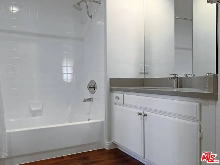 12712 Moorpark St #103 — Photo 13