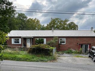 99 Willingham Rd, Charles Town, WV 25414