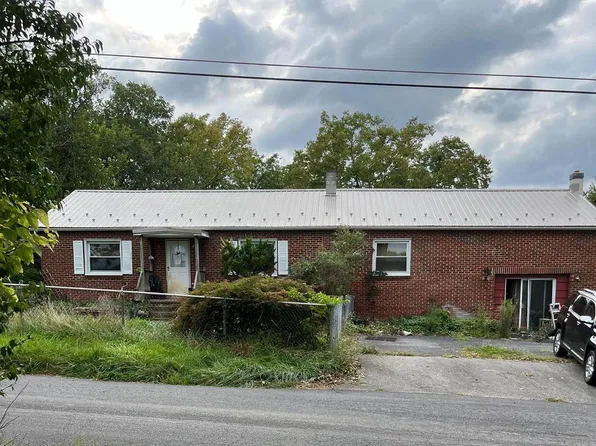 99 Willingham Rd, Charles Town, WV 25414