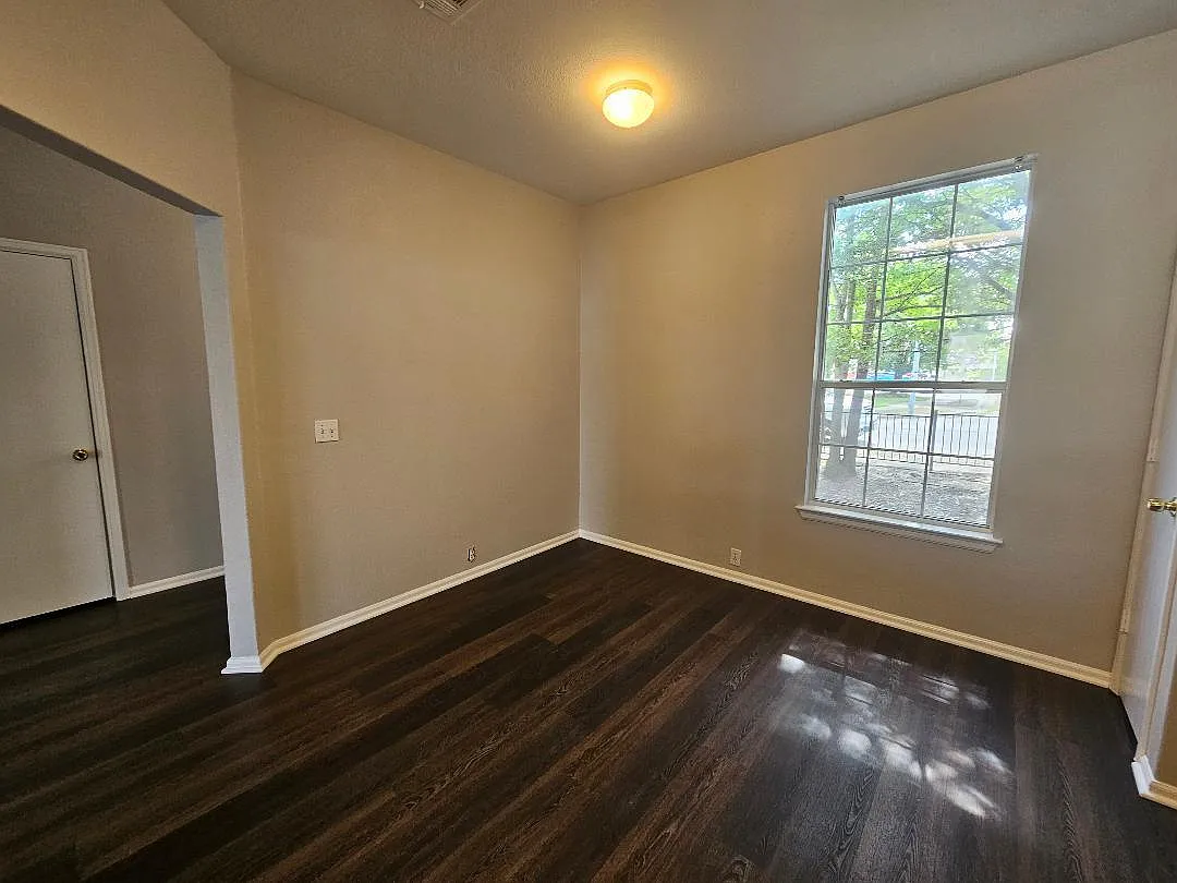 3 bed, 2.5 bath, 1540 sqft, $1,660 — Photo 3