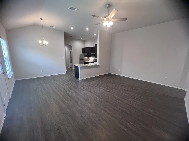 636-638 Heathers Way — Photo 4