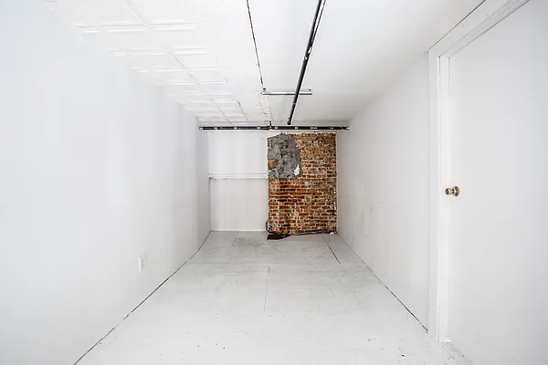 Rented by Nooklyn NYC LLC | media 31