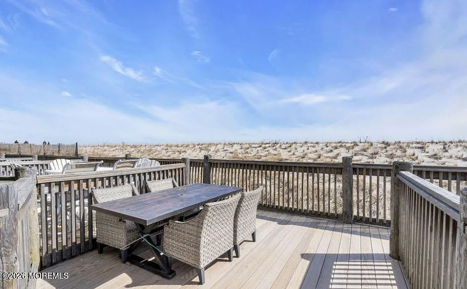 3 bed, 1152 sqft, $2,300 — Photo 3