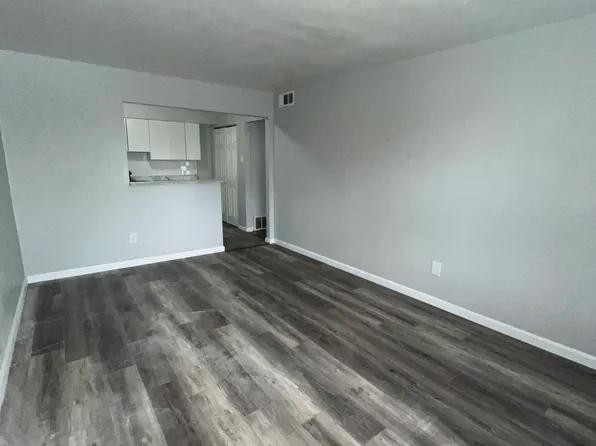 4770 Kings Dr #G, Saint Louis, MO 63116