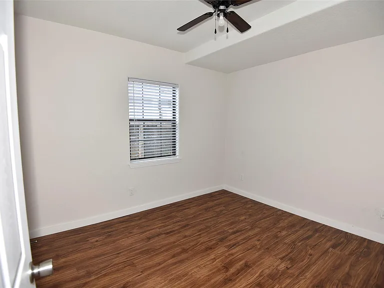 4322 Allen St — Photo 10