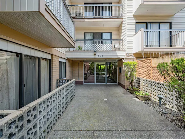 590 Whiting Way #201, Coquitlam, BC V3J 3R9