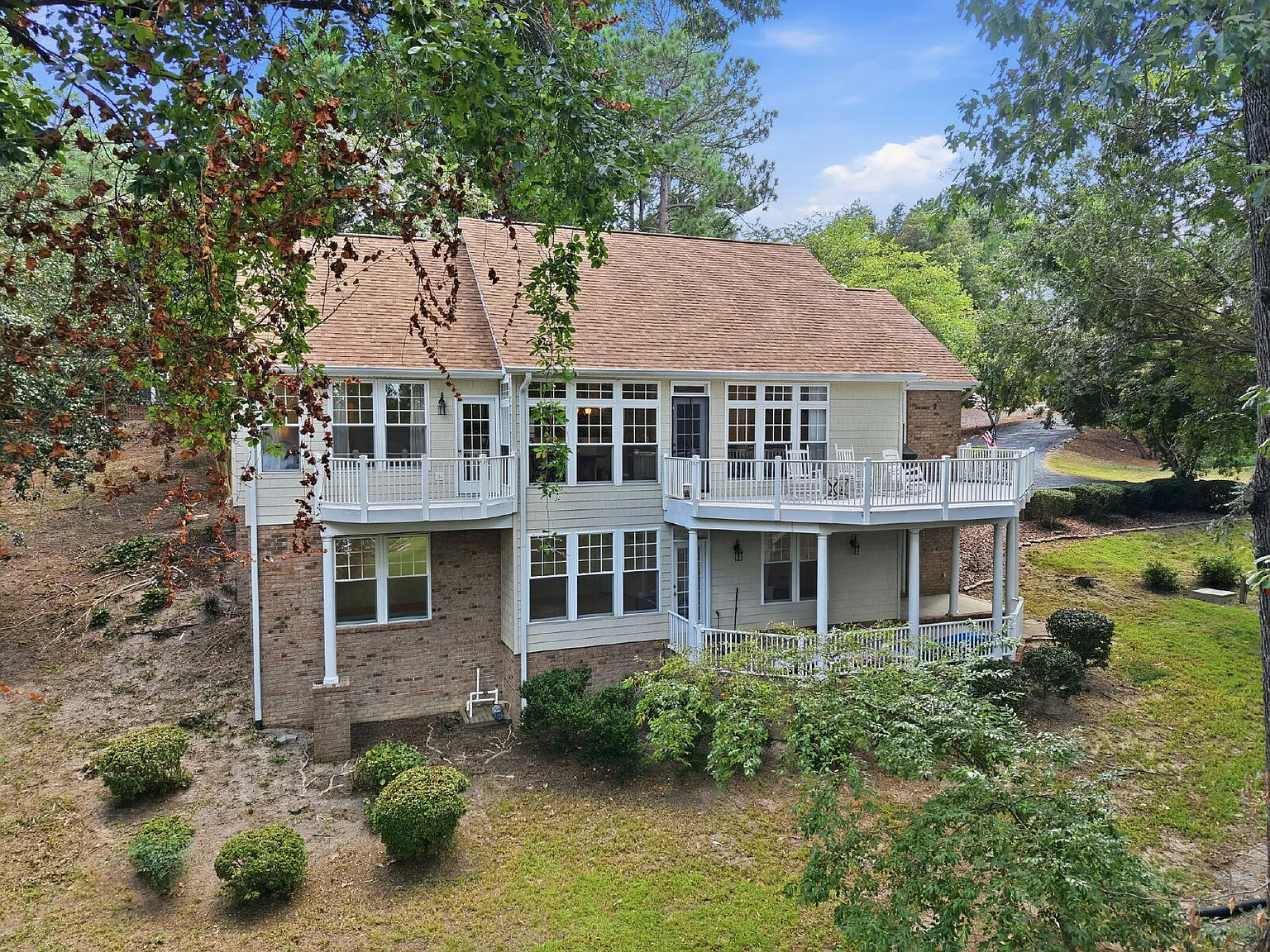 3 bed, 3.5 bath, 3312 sqft, $2,600 — Photo 4