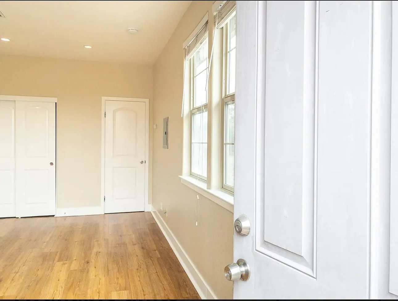 Studio, 500 sqft, $1,599 — Photo 2