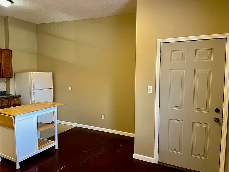 105 W Market St #2 — Photo 4