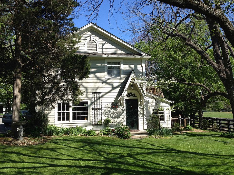 Welcome to the Carriage House at Pine Hill