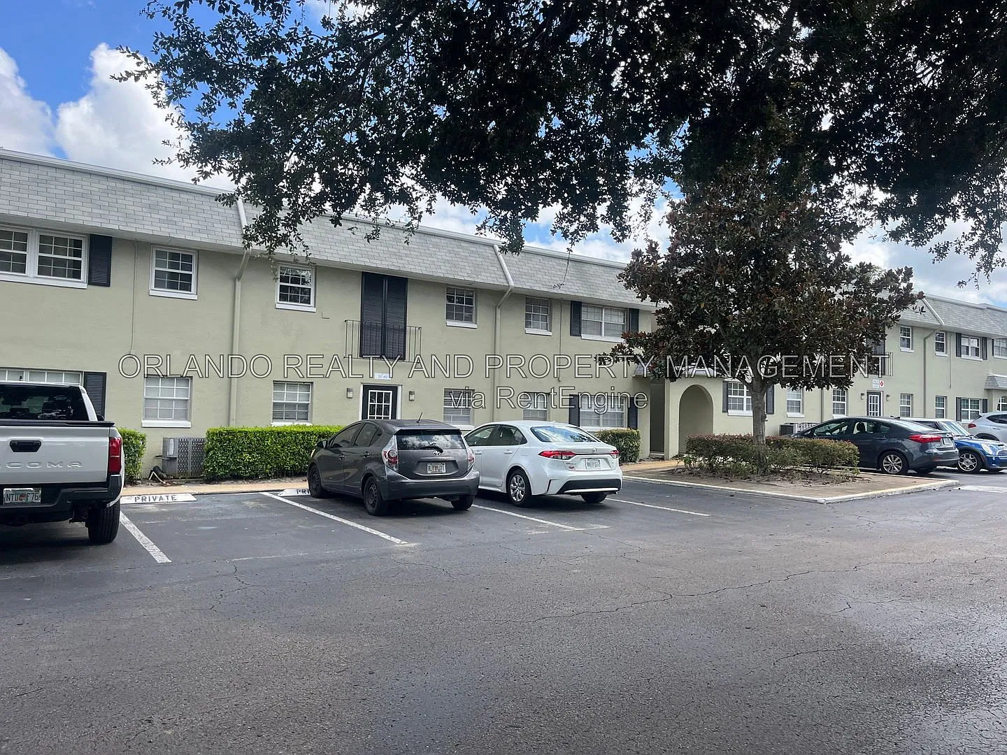 2 bed, 1.5 bath, 920 sqft, $1,499 — Photo 2