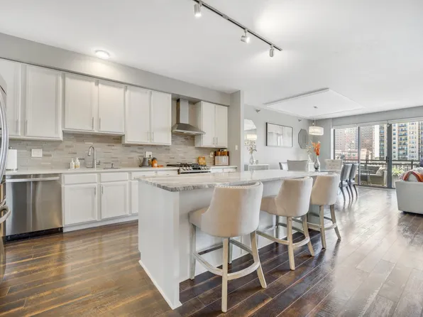 5 E 14th Pl APT 604, Chicago, IL 60605