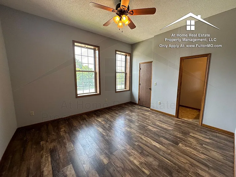 103 E 10th St #21 — Photo 19