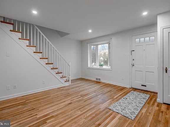 5th image of 4919 Woodland Ave
