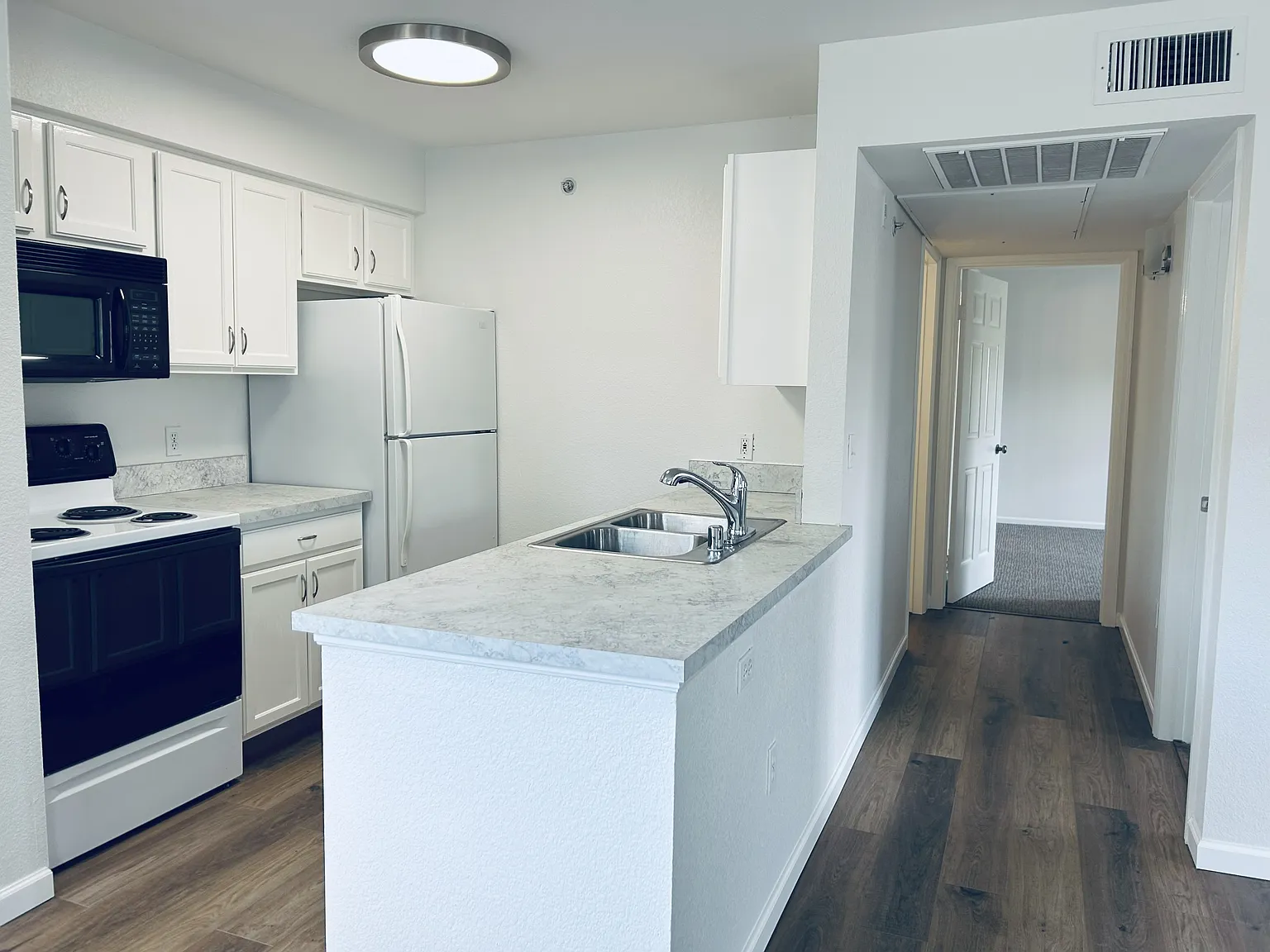 2 bed, 991 sqft, $2,800 — Photo 3