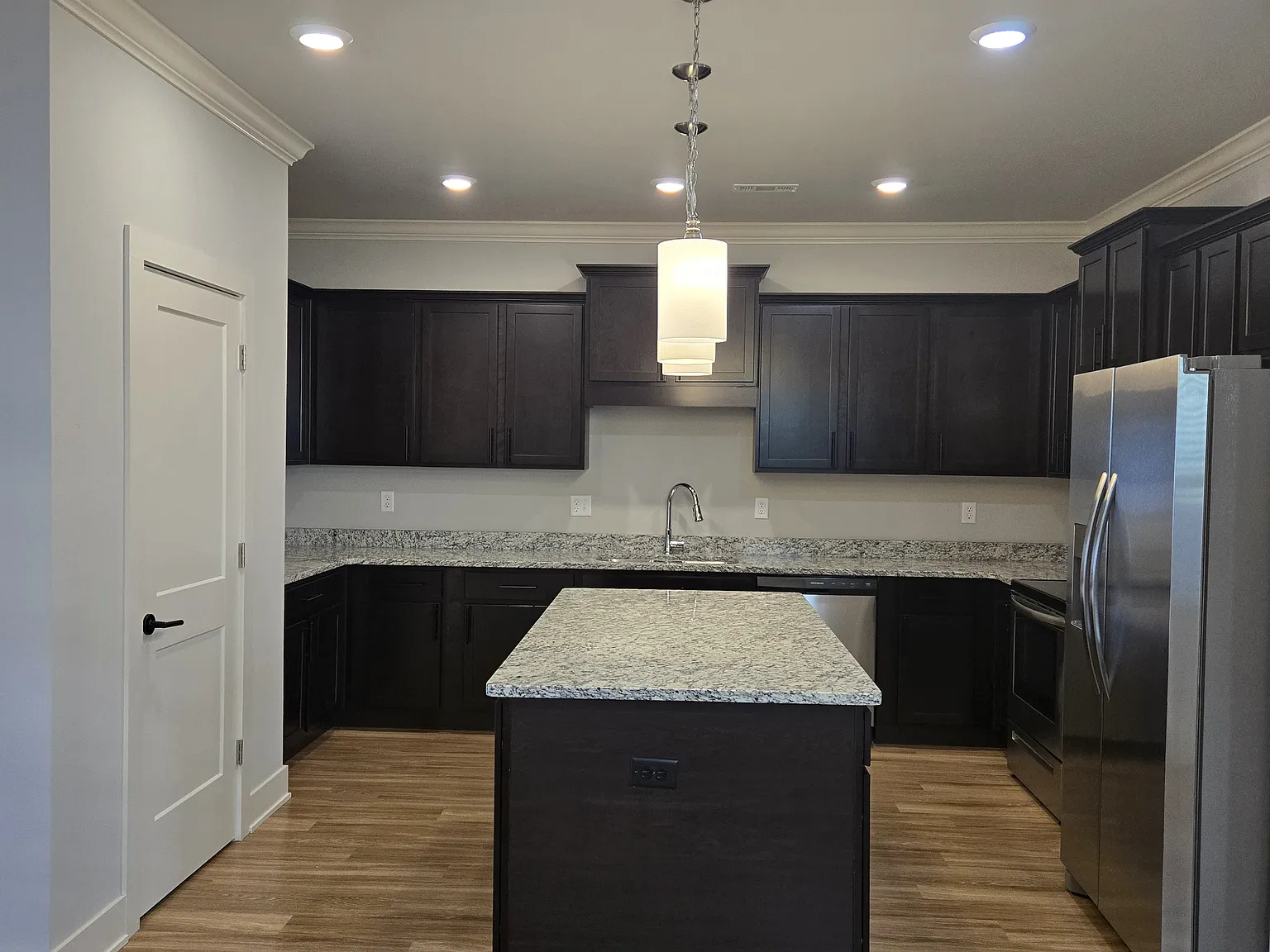 2 bed, 1377 sqft, $2,500 — Photo 3