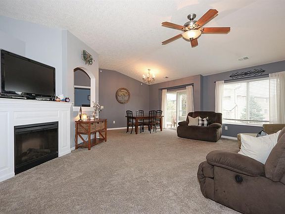 4th image of 634 Heritage Sq