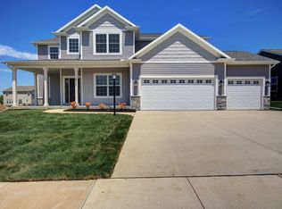 602 E Country Ridge Dr, Mahomet, IL 61853
