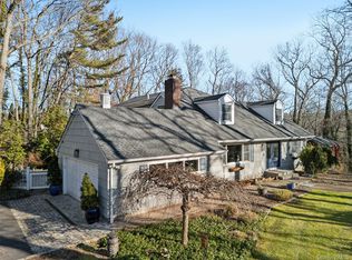 4 Paul Revere Lane, Centerport, NY 11721