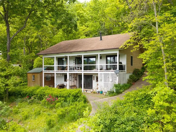 569 Sunnyside Shores Rd, Hiawassee, GA 30546