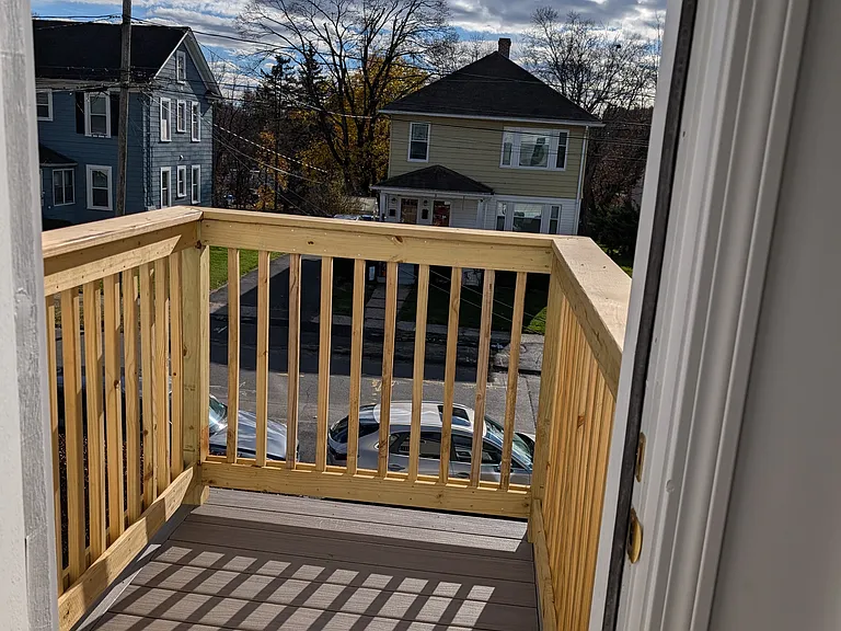 141 6th St #2 — Photo 3
