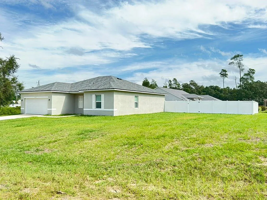 4 bed, 2.0 bath, 1696 sqft, $1,995 — Photo 2