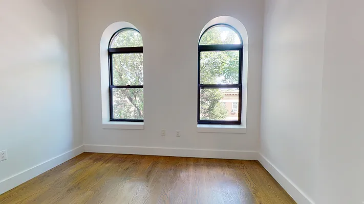 Rented by Bond New York | media 25