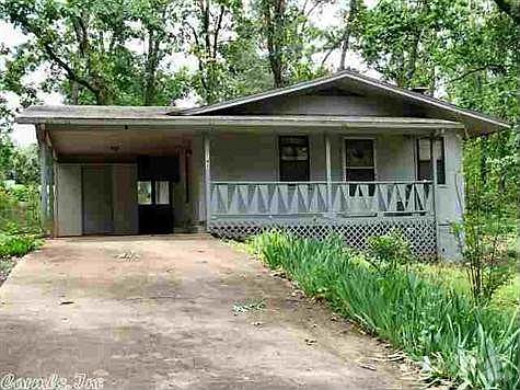 2nd image of 141 Algonquin Cir