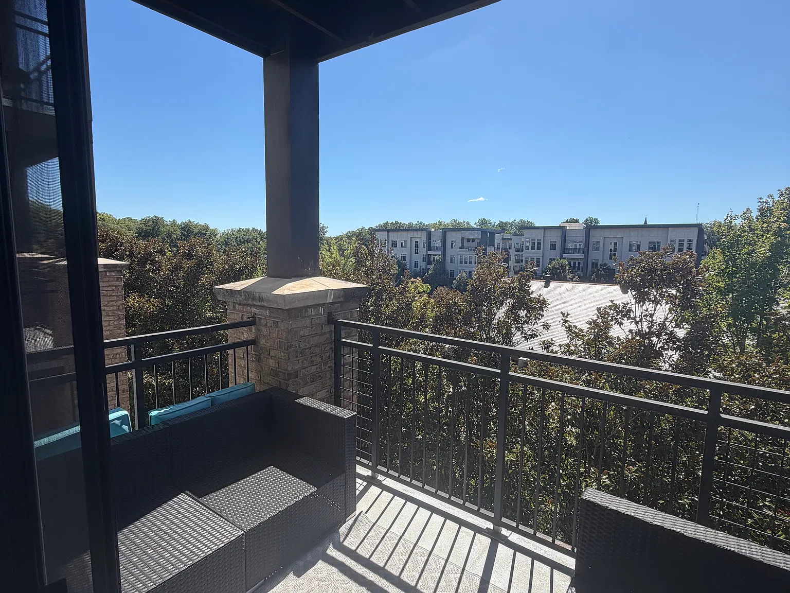 1 bed, 845 sqft, $1,566 — Photo 2