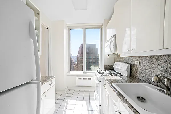 Rented by Maxwell Jacobs | media 8