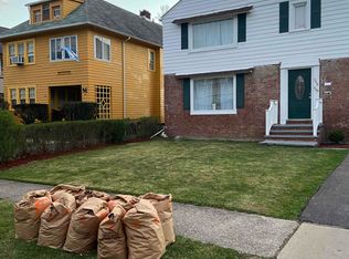 950 Helmsdale Rd, Cleveland Heights, OH 44112