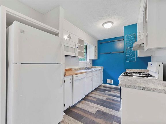 5th image of 329 Diane Dr SE