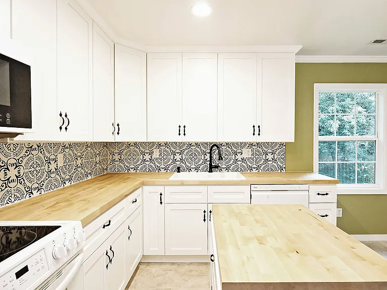 703 Oak Creek Rd — Photo 5