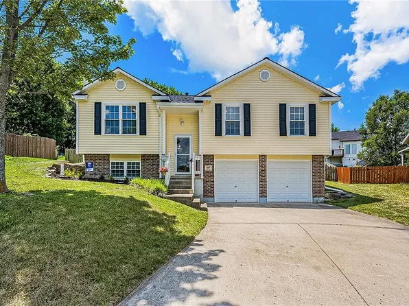 1017 SW Primrose Ct, Grain Valley, MO 64029