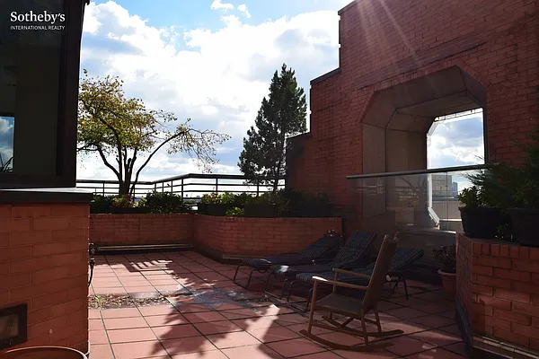 Rented by Sotheby's International Realty | media 68