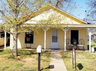 206 Ohio Ave, Graham, TX 76450